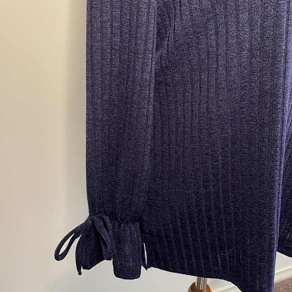 BNWT✨ NONI B mock neck skivvy in navy blue - Picture 4 of 9